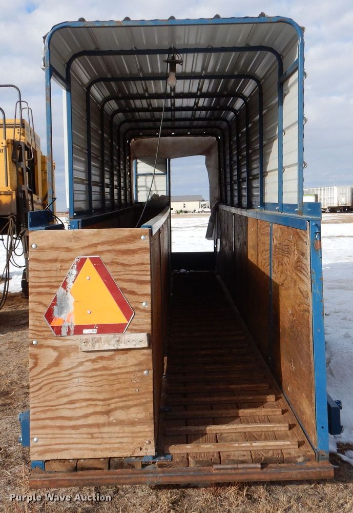 image for item MT9895 Hog loading chute trailer