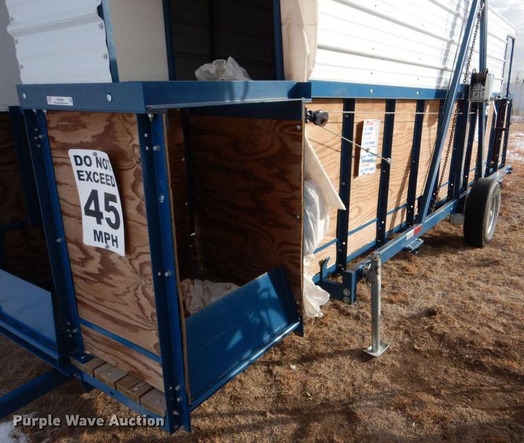 image for item MT9895 Hog loading chute trailer