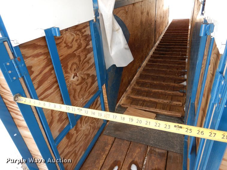 image for item MT9895 Hog loading chute trailer