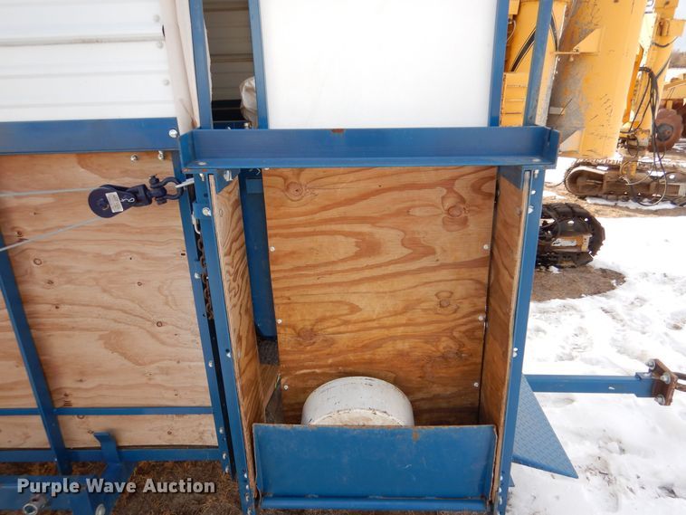 image for item MT9895 Hog loading chute trailer