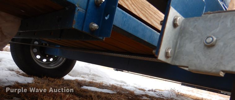 image for item MT9895 Hog loading chute trailer
