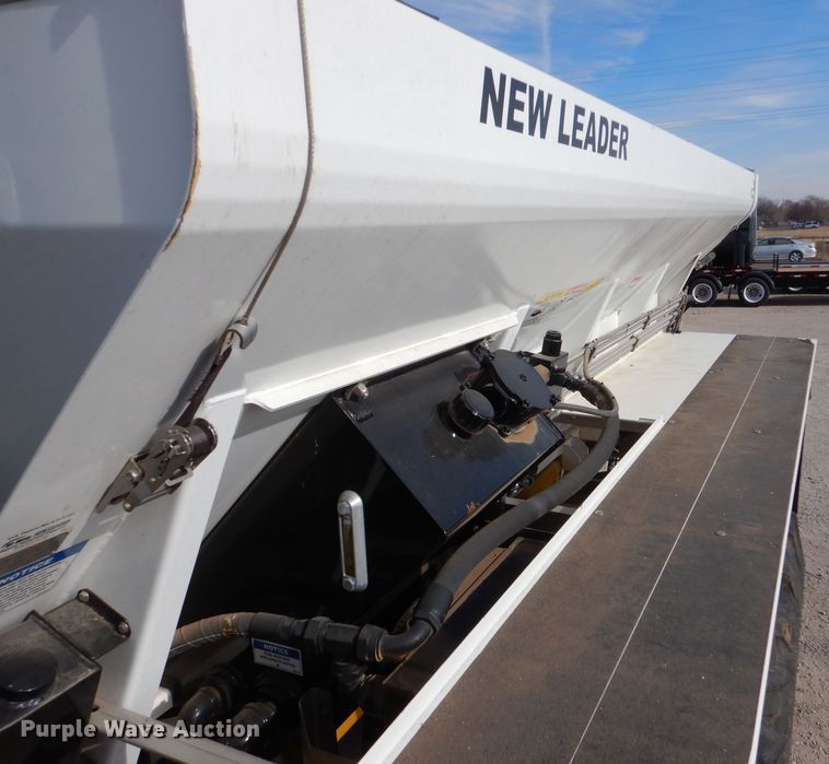 image for item MT9996 2004 Ag-Chem TerraGator 8104  spreader