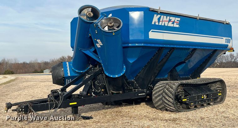 image for item MW9420 2012 Kinze 1100  grain cart