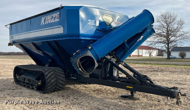 image for item MW9420 2012 Kinze 1100  grain cart