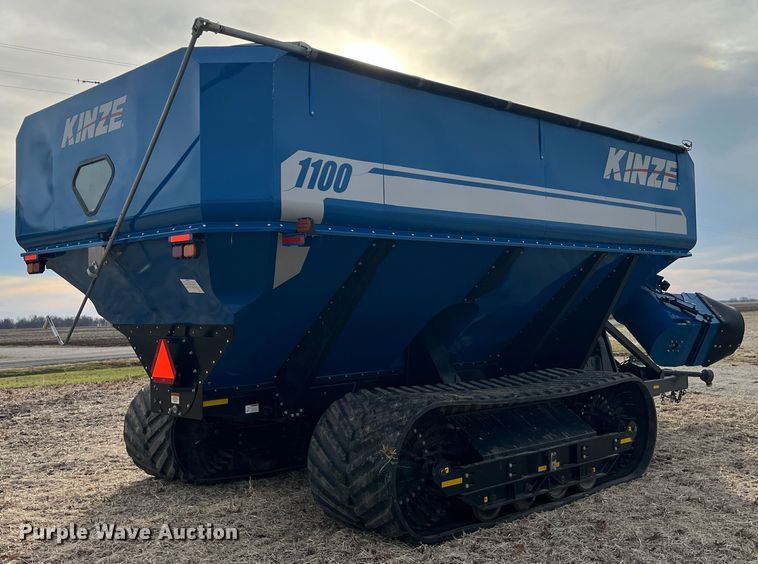 image for item MW9420 2012 Kinze 1100  grain cart