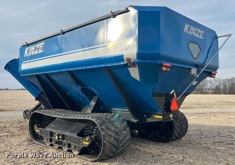 image for item MW9420 2012 Kinze 1100  grain cart