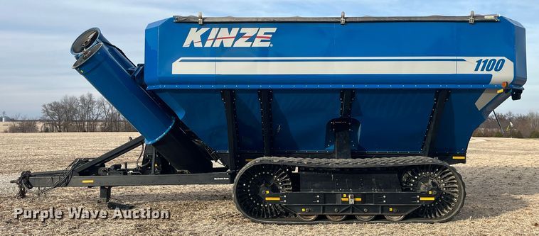 image for item MW9420 2012 Kinze 1100  grain cart