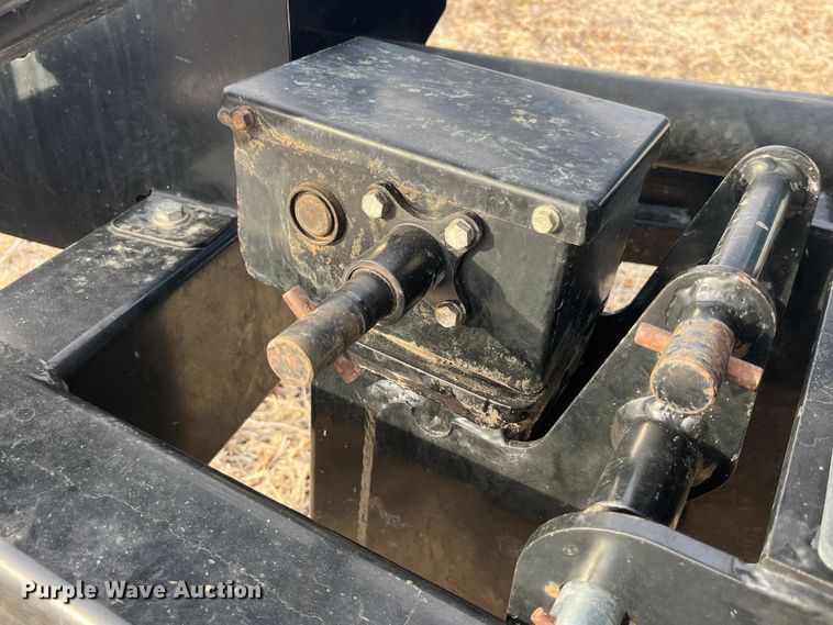 image for item MW9420 2012 Kinze 1100  grain cart