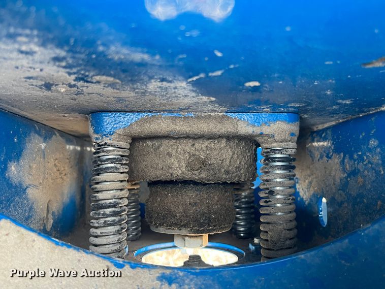 image for item MW9420 2012 Kinze 1100  grain cart