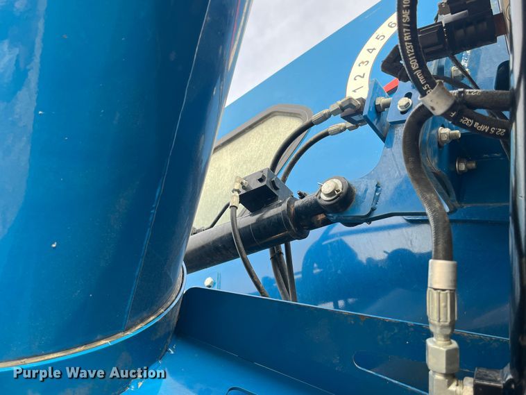 image for item MW9420 2012 Kinze 1100  grain cart