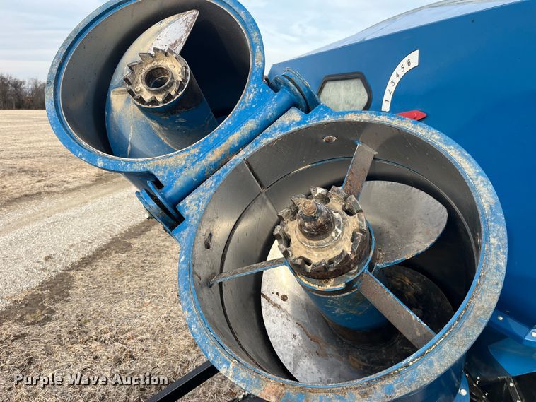 image for item MW9420 2012 Kinze 1100  grain cart