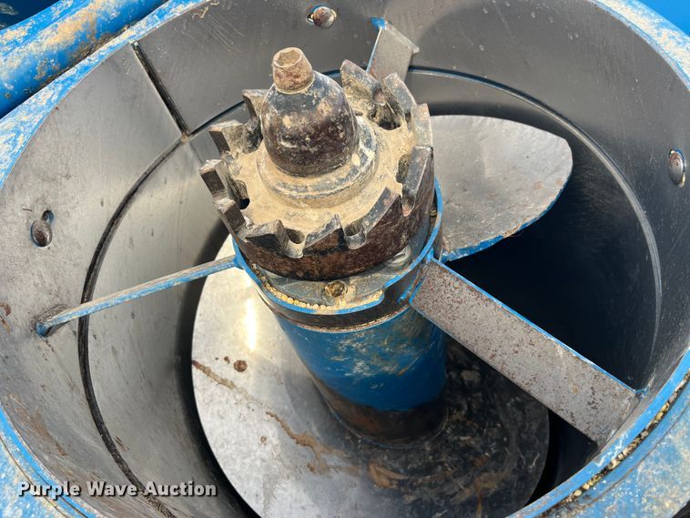 image for item MW9420 2012 Kinze 1100  grain cart