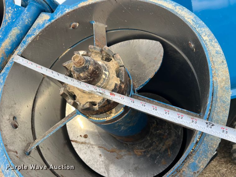 image for item MW9420 2012 Kinze 1100  grain cart