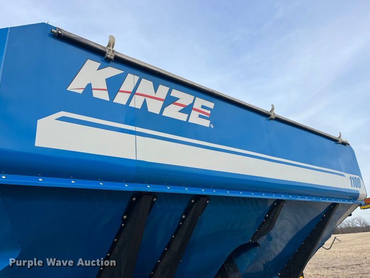 image for item MW9420 2012 Kinze 1100  grain cart