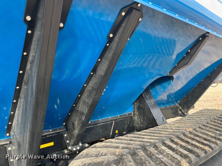 image for item MW9420 2012 Kinze 1100  grain cart