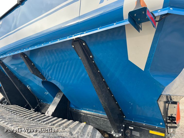 image for item MW9420 2012 Kinze 1100  grain cart