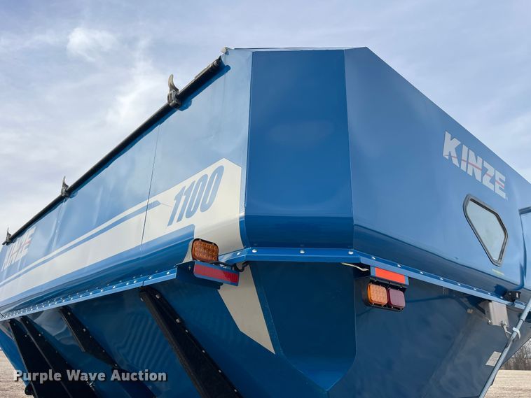 image for item MW9420 2012 Kinze 1100  grain cart