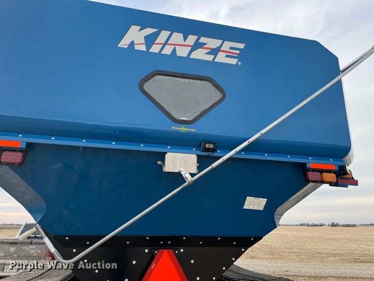 image for item MW9420 2012 Kinze 1100  grain cart