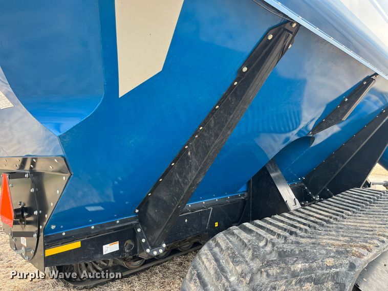 image for item MW9420 2012 Kinze 1100  grain cart