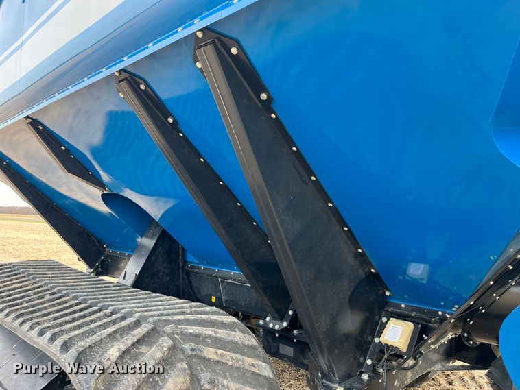 image for item MW9420 2012 Kinze 1100  grain cart