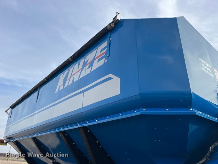 image for item MW9420 2012 Kinze 1100  grain cart