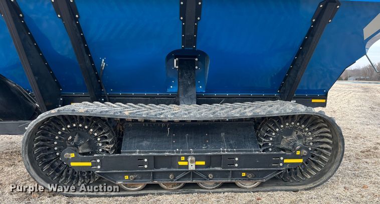 image for item MW9420 2012 Kinze 1100  grain cart