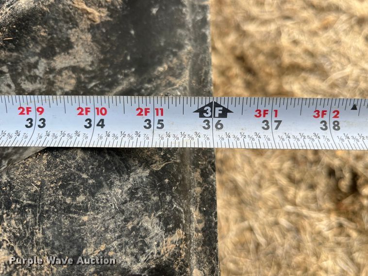 image for item MW9420 2012 Kinze 1100  grain cart