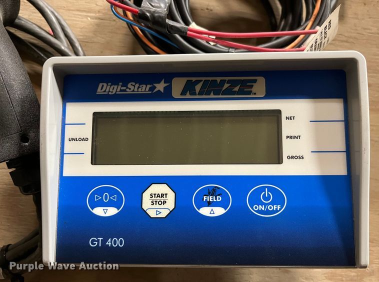 image for item MW9420 2012 Kinze 1100  grain cart