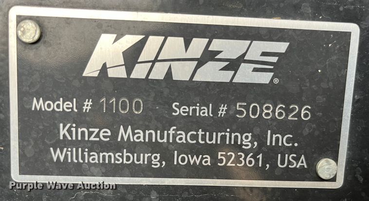 image for item MW9420 2012 Kinze 1100  grain cart