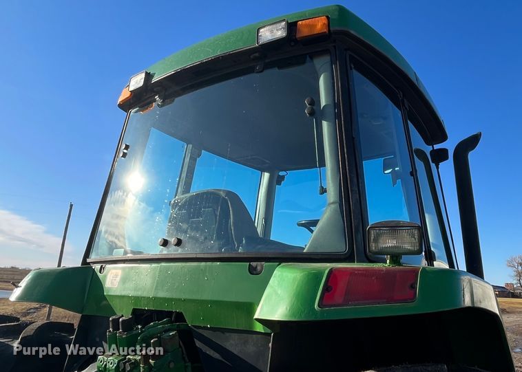 image for item MW9433 1995 John Deere 7800  MFWD tractor