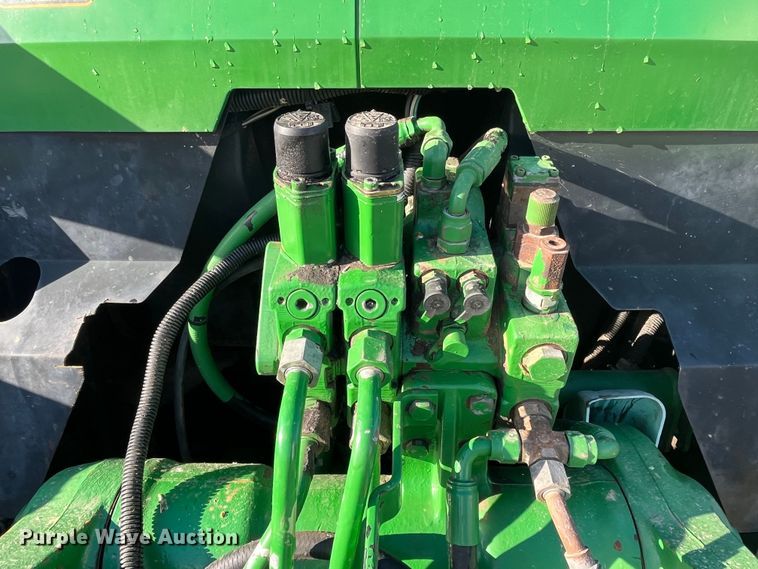 image for item MW9433 1995 John Deere 7800  MFWD tractor