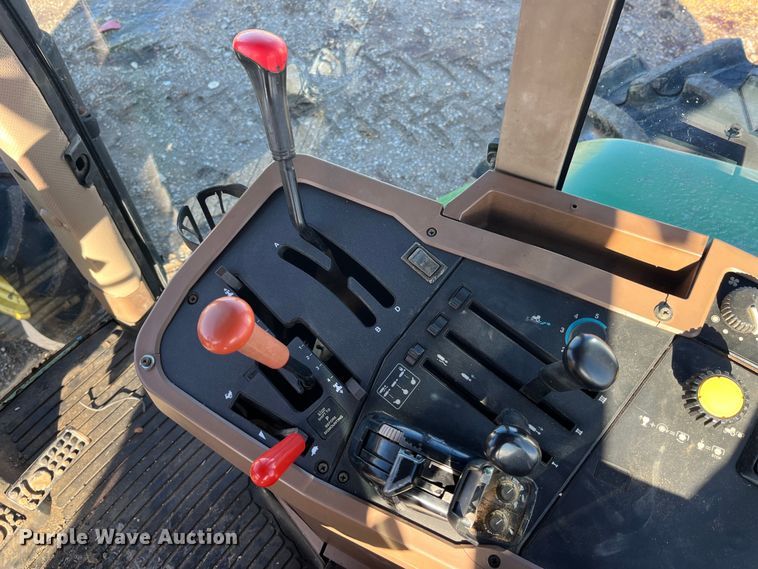 image for item MW9433 1995 John Deere 7800  MFWD tractor