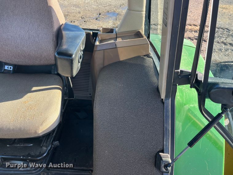 image for item MW9433 1995 John Deere 7800  MFWD tractor