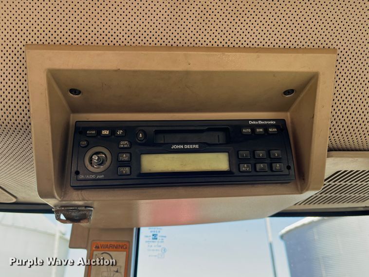 image for item MW9433 1995 John Deere 7800  MFWD tractor