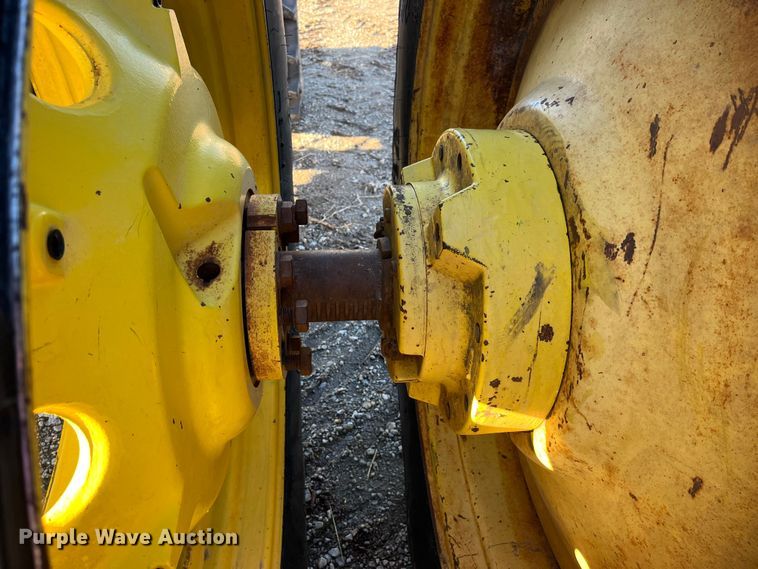 image for item MW9433 1995 John Deere 7800  MFWD tractor