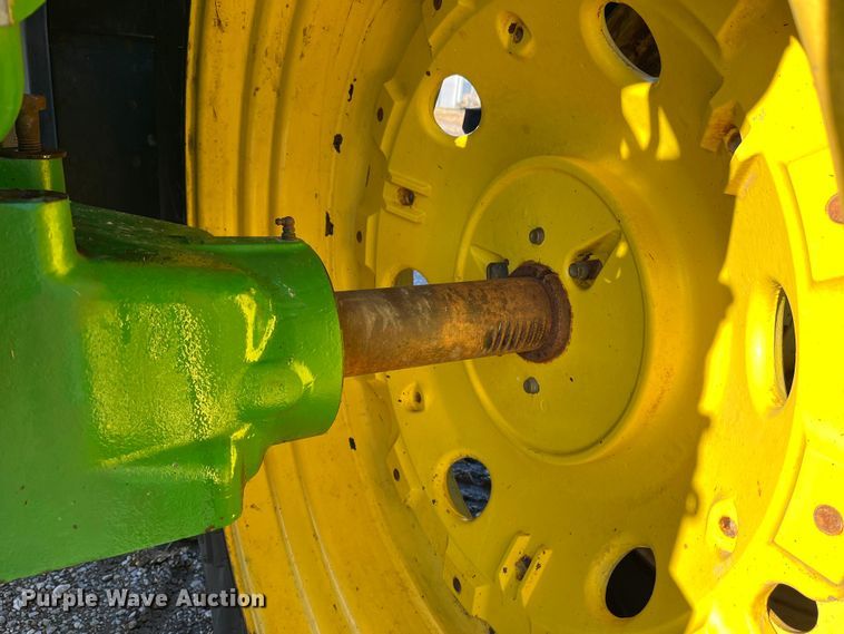 image for item MW9433 1995 John Deere 7800  MFWD tractor