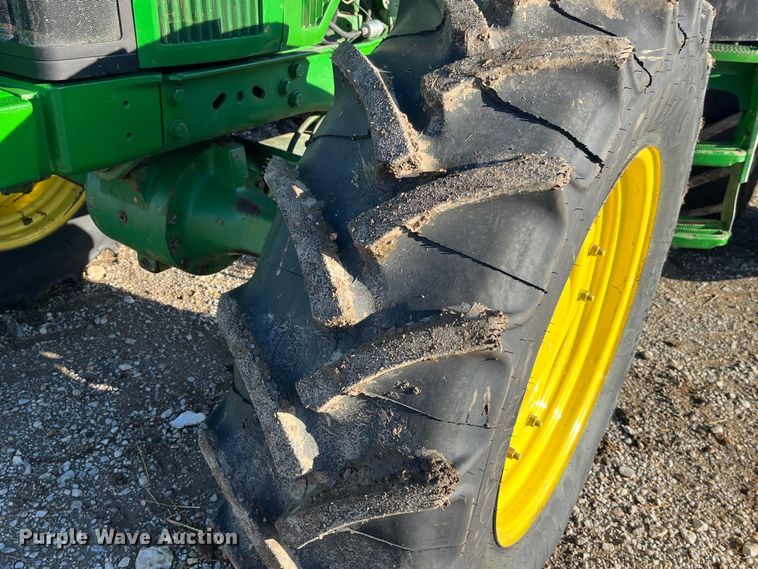 image for item MW9433 1995 John Deere 7800  MFWD tractor