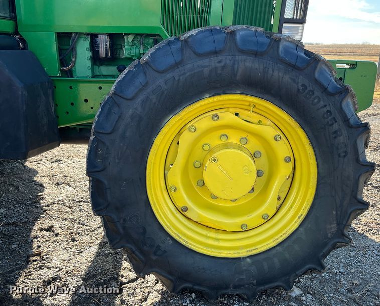 image for item MW9433 1995 John Deere 7800  MFWD tractor