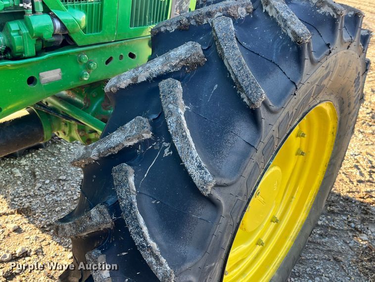 image for item MW9433 1995 John Deere 7800  MFWD tractor
