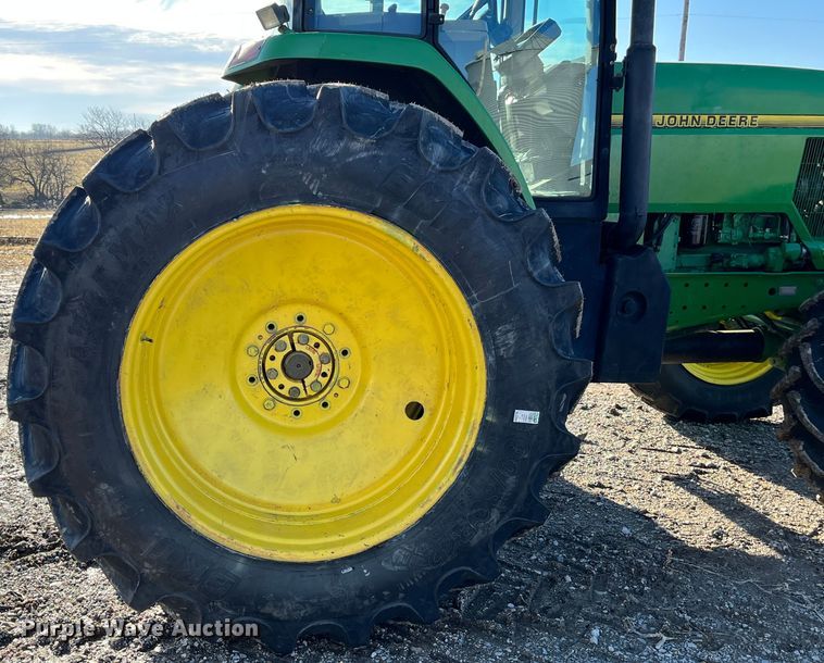 image for item MW9433 1995 John Deere 7800  MFWD tractor