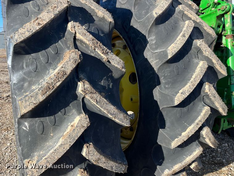 image for item MW9433 1995 John Deere 7800  MFWD tractor