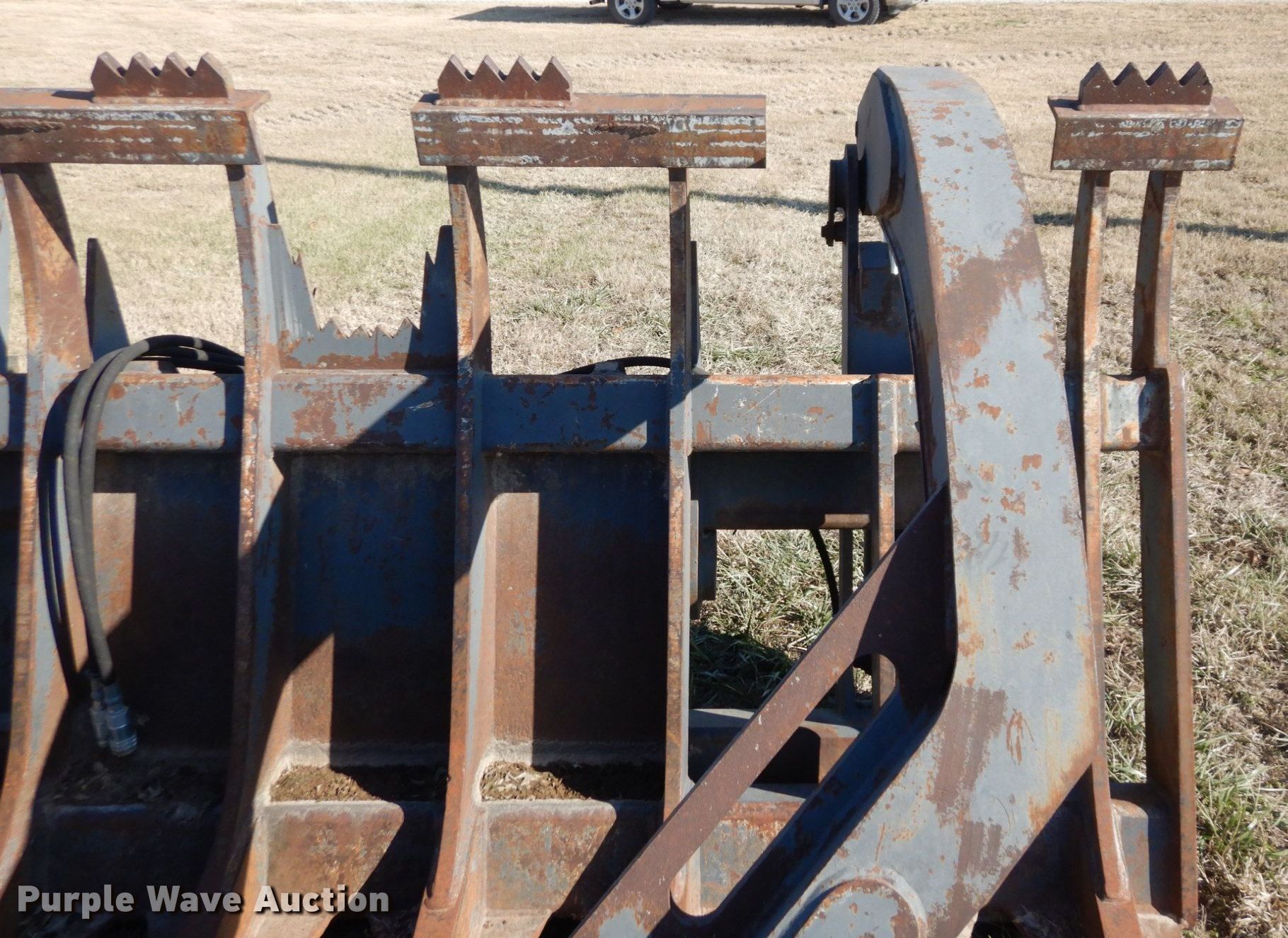 JRB IT28B grapple bucket in Galena, KS Item DR8044 sold Purple Wave