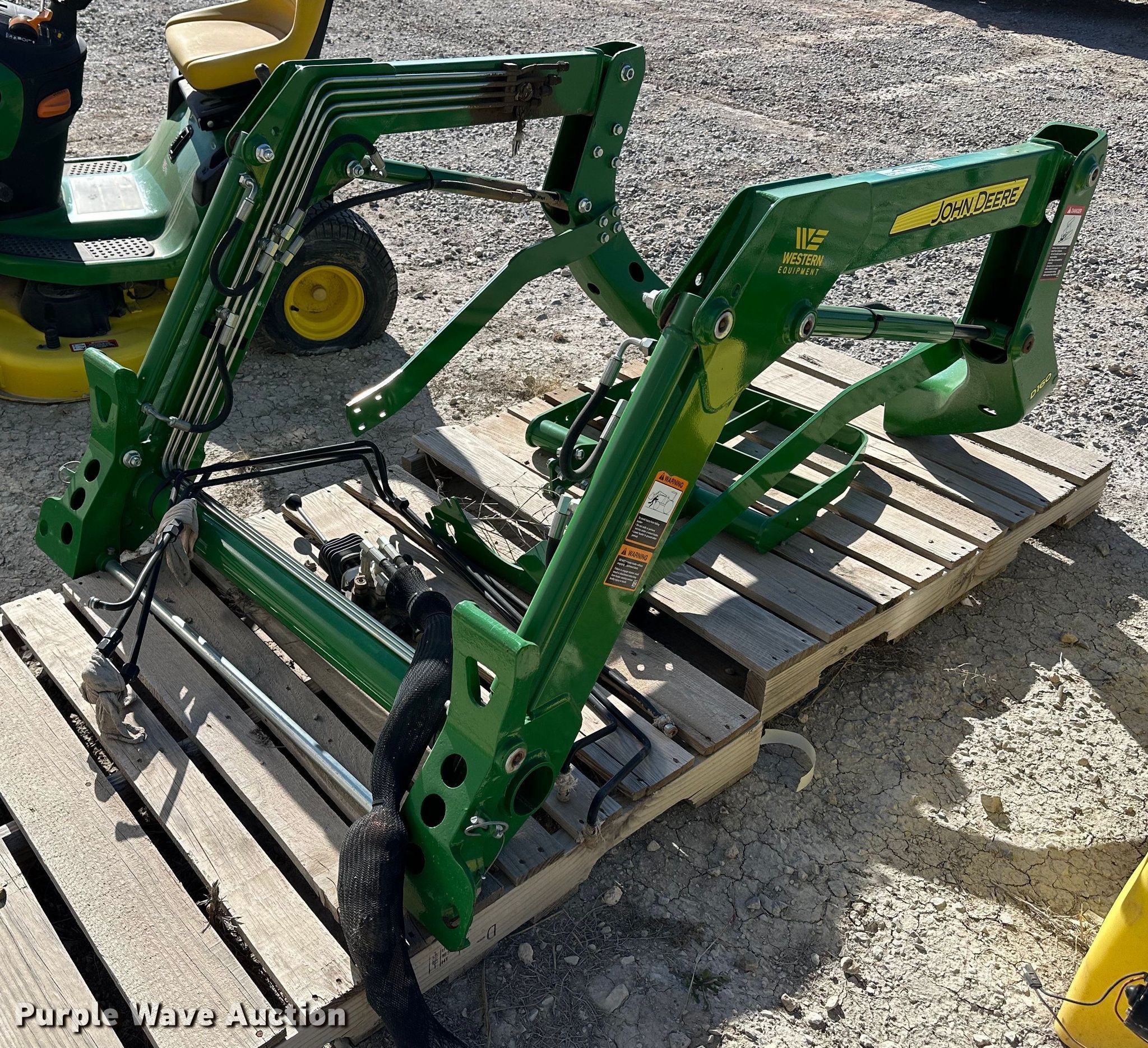 2017 John Deere D160 loader in Canyon, TX Item HQ9307 sold Purple Wave