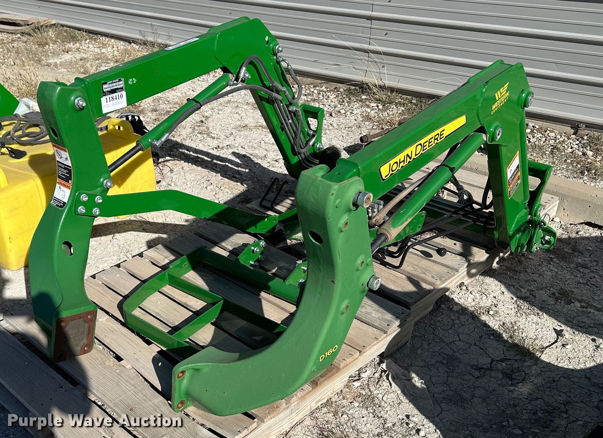 2017 John Deere D160 loader in Canyon, TX Item HQ9307 sold Purple Wave