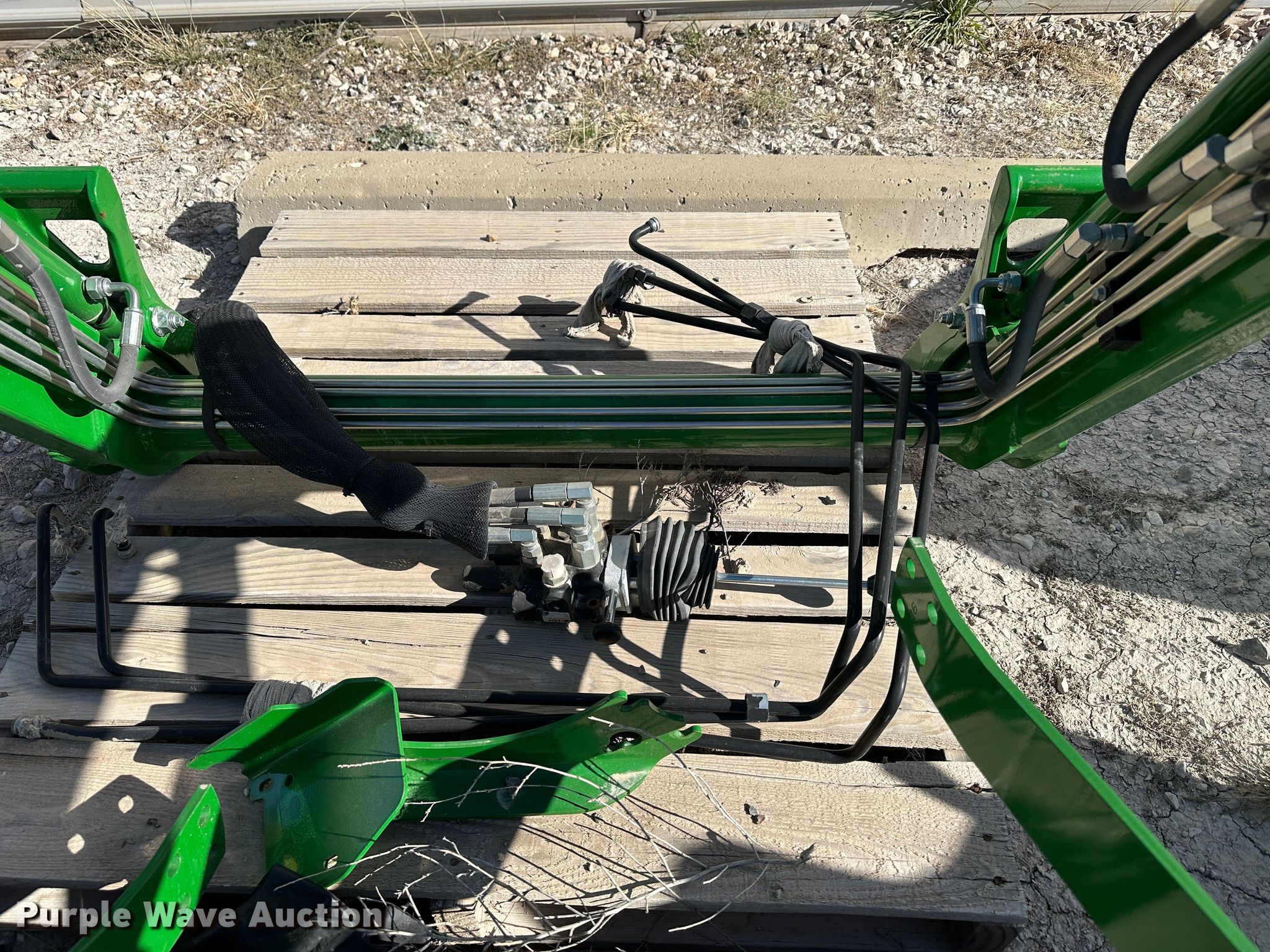 2017 John Deere D160 loader in Canyon, TX Item HQ9307 sold Purple Wave