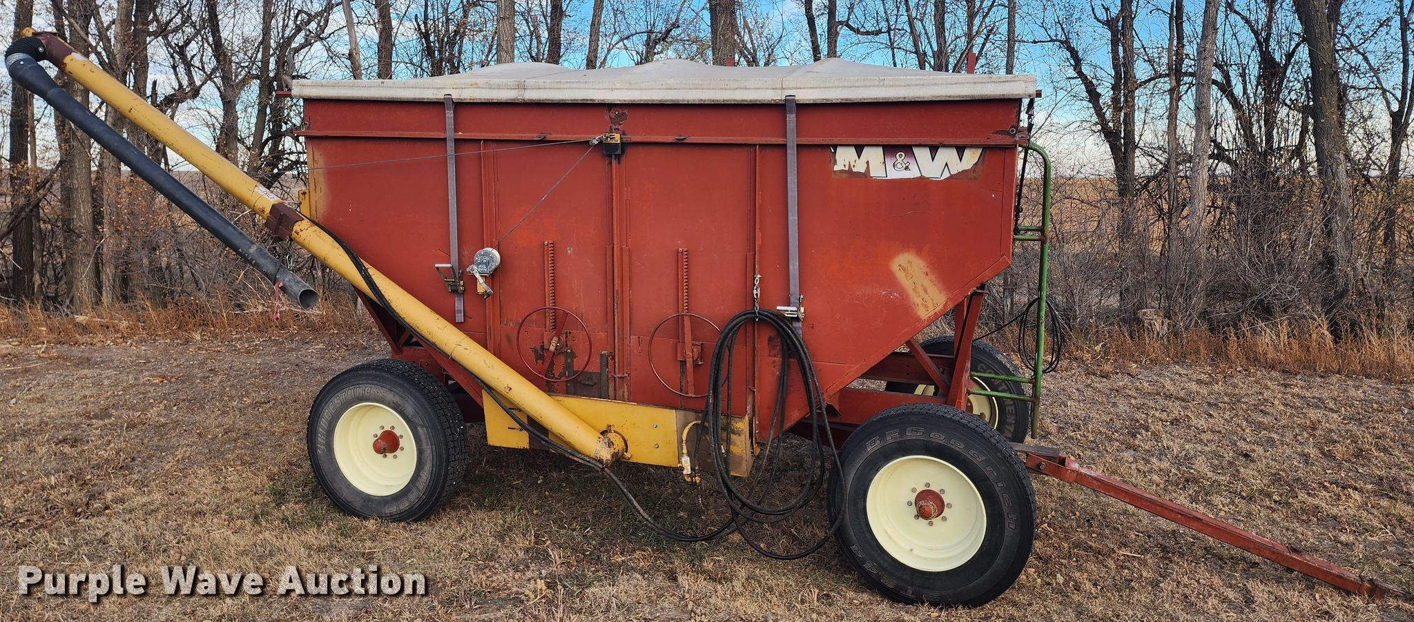 M&W gravity wagon in Albert, KS Item KC9376 sold Purple Wave