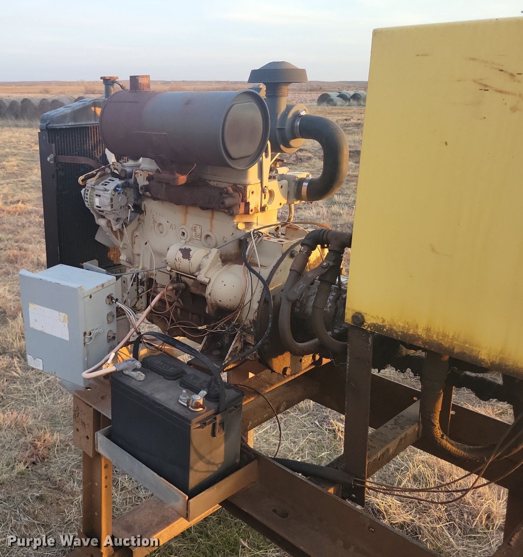 (3) hydraulic power units in Shamrock, TX Item LG9374 sold Purple Wave
