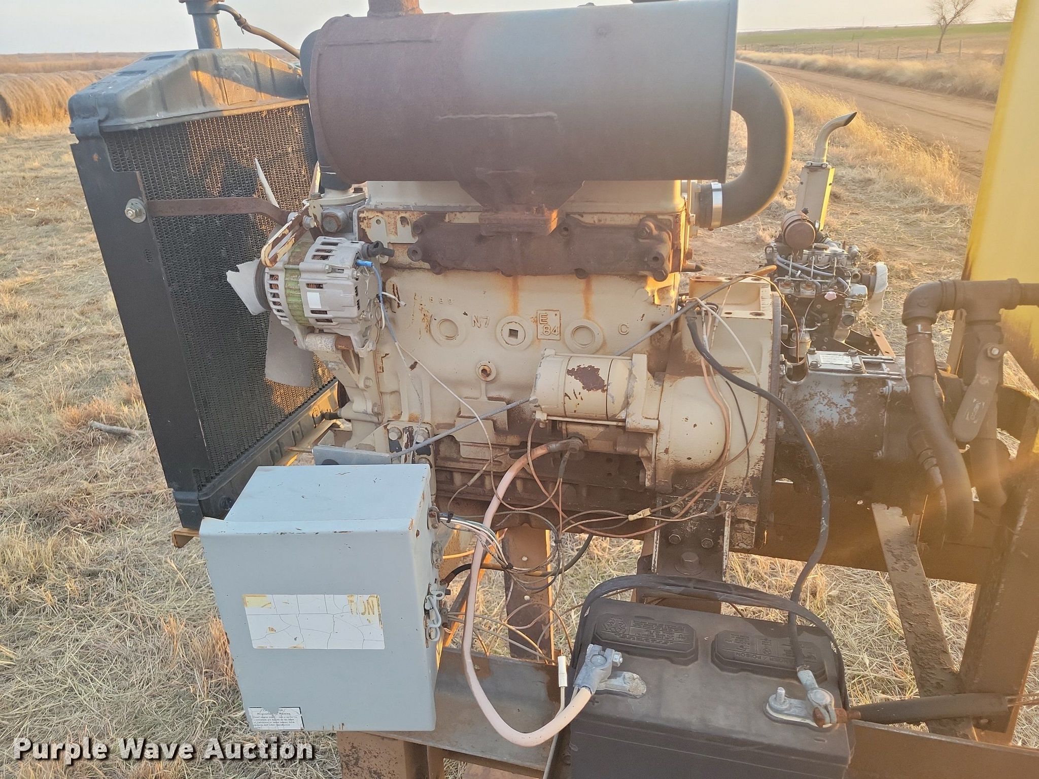 (3) hydraulic power units in Shamrock, TX Item LG9374 sold Purple Wave