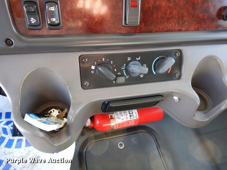 image for item AF9345 2008 Freightliner Business Class M2  box truck