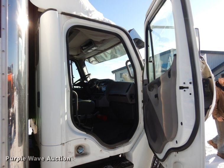 image for item AF9345 2008 Freightliner Business Class M2  box truck
